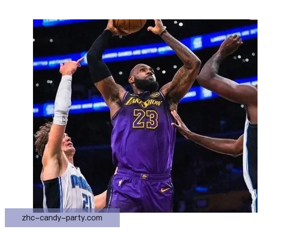 尼克斯鏖战湖人全场攻防拉满詹眉对决纽约双星点燃麦迪逊花园夜战